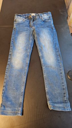 Gut erhaltene Jeans, Grösse 134, gefüttert
