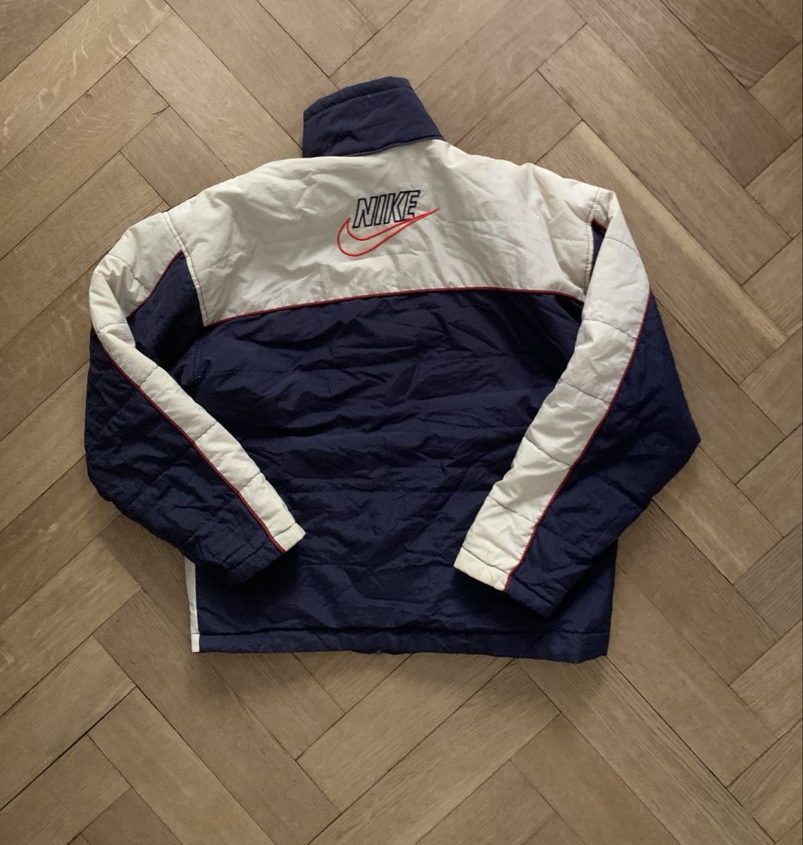 Nike Giacche: Vintage Nike Jacke – Usato da Basel venduto da XenaStucki 1
