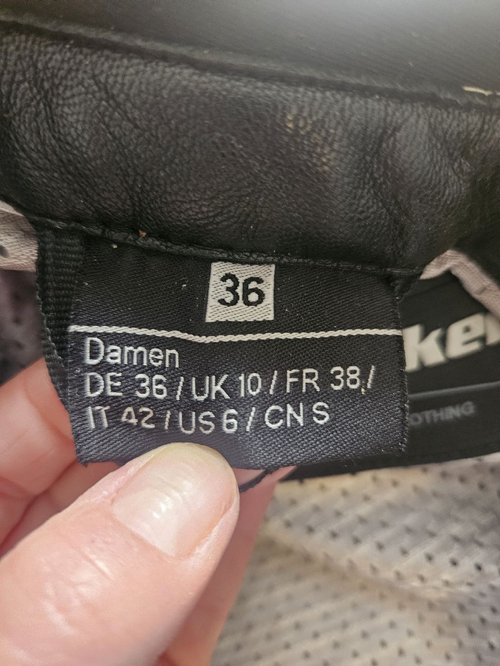 Completi & Tailleur: Damen Lederkombi Grösse 34/36  – Usato da St.Margarethen TG venduto da NikkiMicki 2