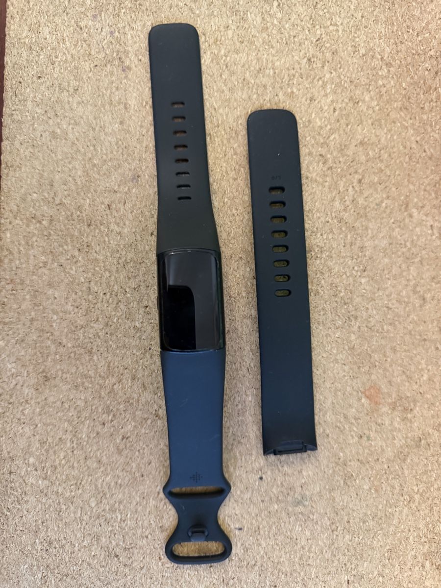 Fitbit Smartwatch: Fitbit Charge 6 – Usato da Colombier NE venduto da Nikkon