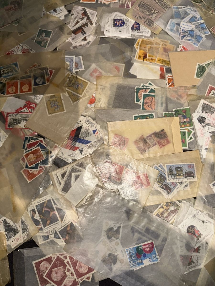 Tutti i francobolli: Viele Tüten mit Briefmarken Weltweit – Usato da Stettfurt venduto da 2442 5