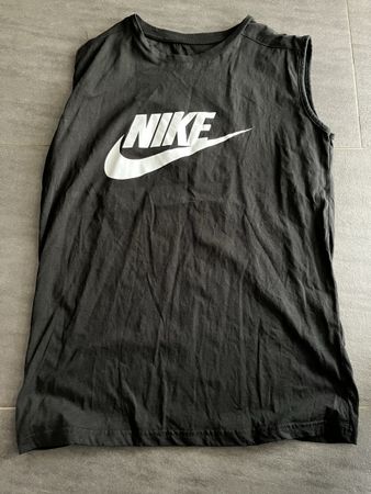 Nike Muscleshirt Schwarz mit Logo Grösse M neuwertig
