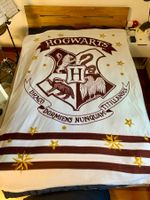 HARRY POTTER Fleece-Decke weiss mit Hogwarts-Logo (1,5 x 2m)