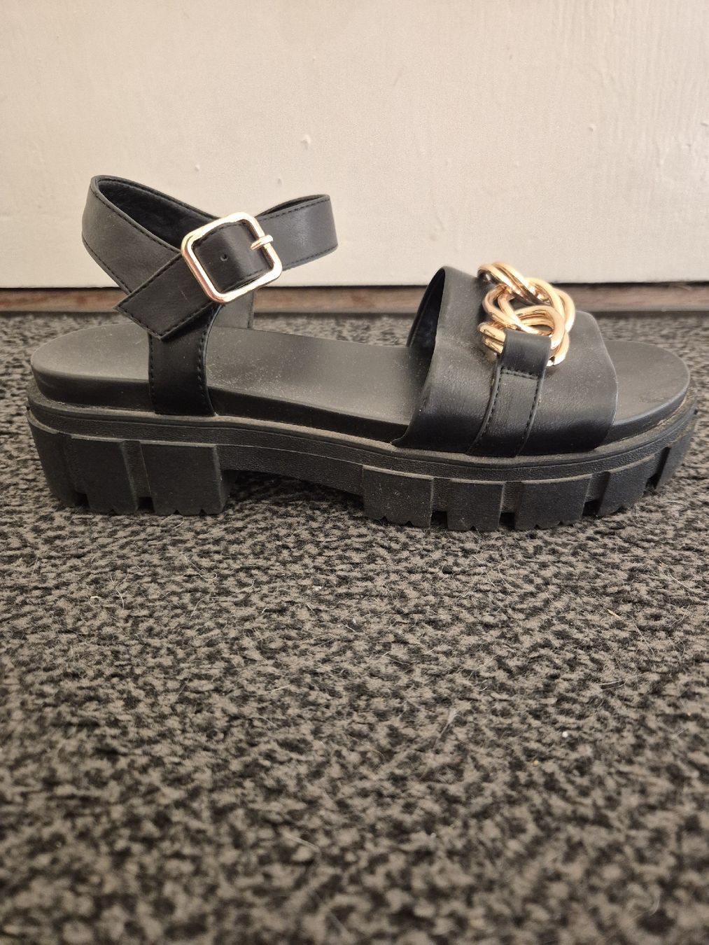 Scarpe da donna: Sandales avec boucles dorées – Nuovo (secondo la descrizione) da Courtelary venduto da ana_nt6s 1