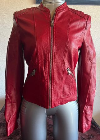 Veste Vero Moda en similicuir rouge , taille S, parfait état