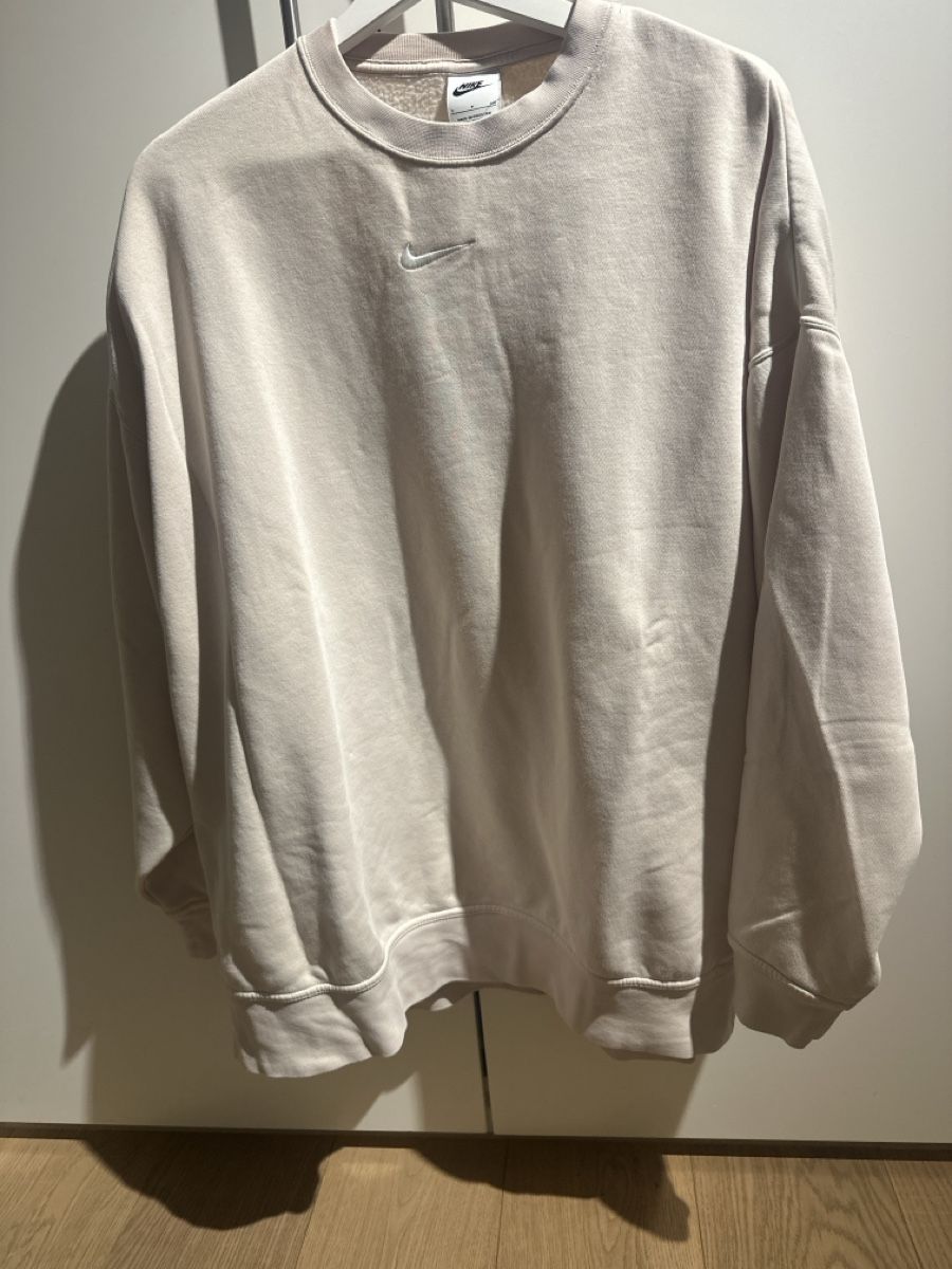 Nike Pullover & Sweatshirts: Nike Sweater – Gebraucht aus Zürich von sommer121