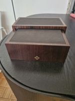 Présentoir de montre Patek Philippe en bois précieux 