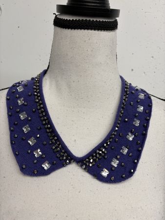 Schicker Kragen aus Kaschmir, Strass violett lila