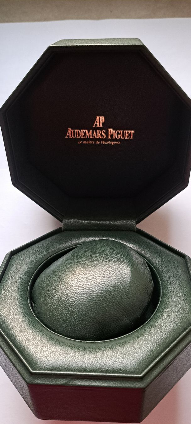 Audemars Piguet Orologi: Ecrin Audemars-Piguet Royal Oak – Nuovo e nell'imballaggio originale da Bercher venduto da gfc_cs28 1