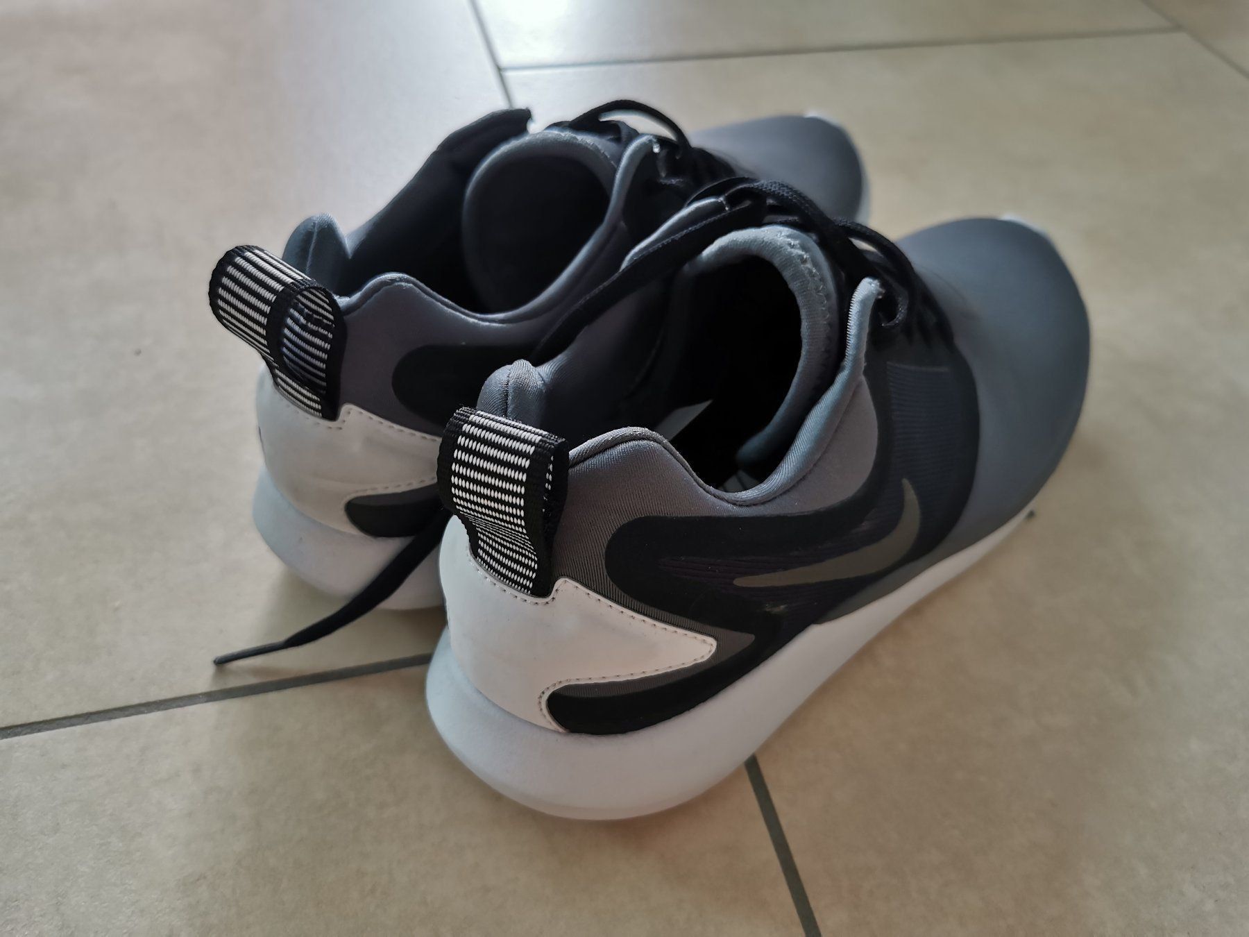 Nike Damenschuhe: Nike Sneaker - Grösse 39 – Neu (gemäss Beschreibung) aus Rickenbach b. Wil von Kth_v8 2