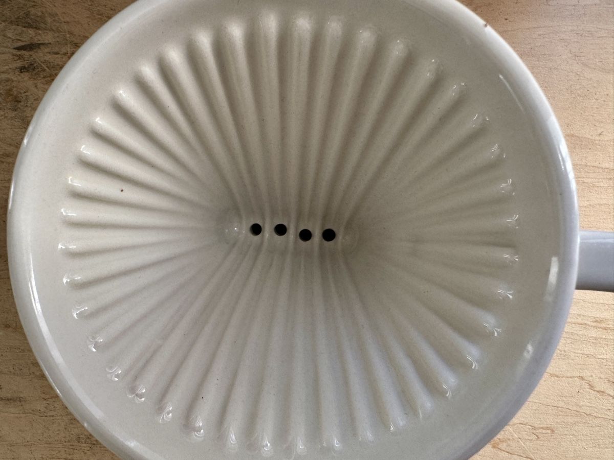Altro per la casa: Alter Melitta 102 Filter Kaffeefilter mit 4 Loch – Usato da Rothrist venduto da Luckywinner 4