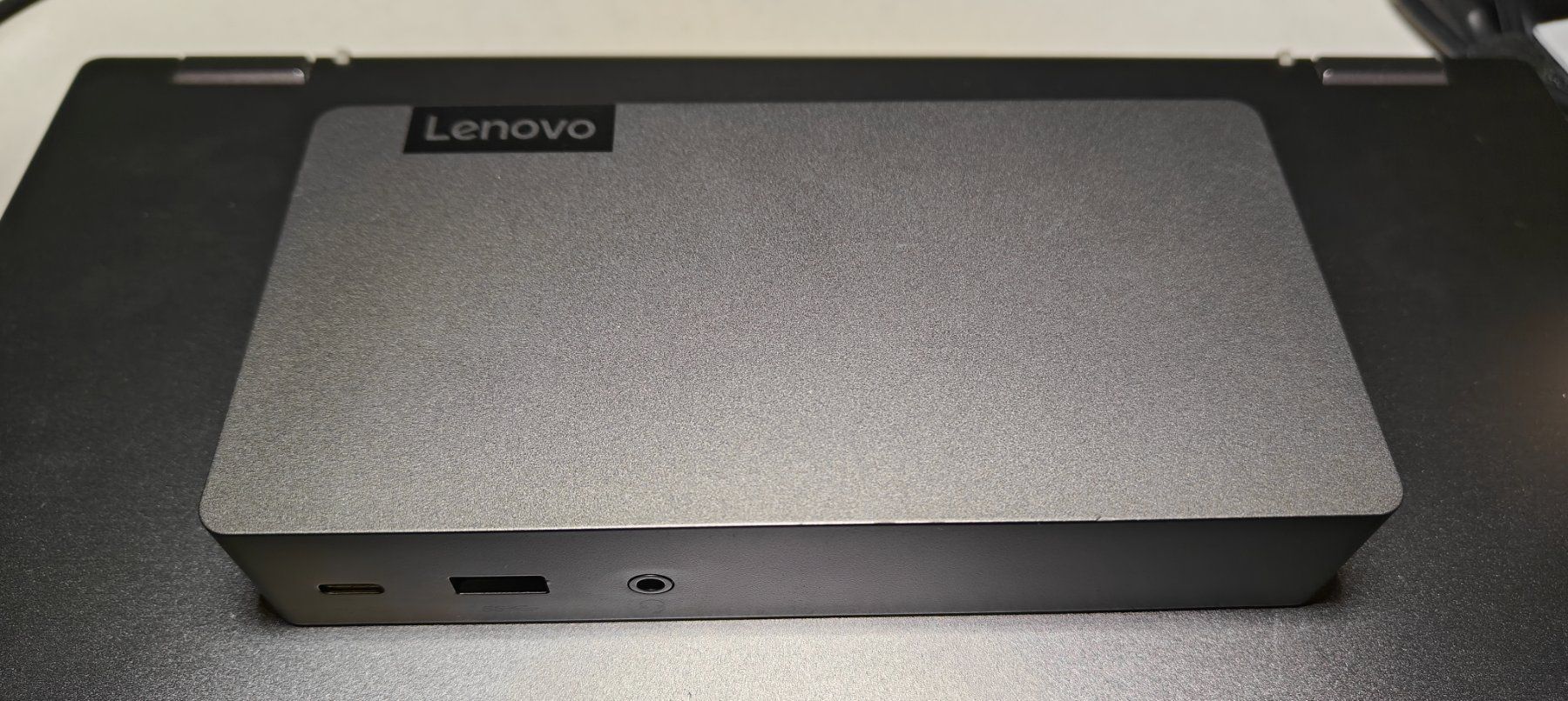 Lenovo Docking station: Lenovo Thunderbolt 3 Essential Dock Grau – Usato da Safenwil venduto da Tamaria