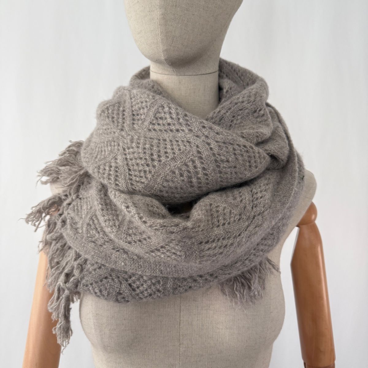 Repeat Foulard & Sciarpe: REPEAT Cashmere Scarf – Nuovo (secondo la descrizione) da Freienbach venduto da Avviivva_Shop 1