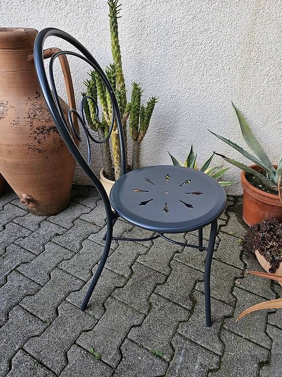 Set di tavolo e panche: Bistrotisch 2 Stühle Gartentisch – Usato da Villnachern venduto da hasta08 1