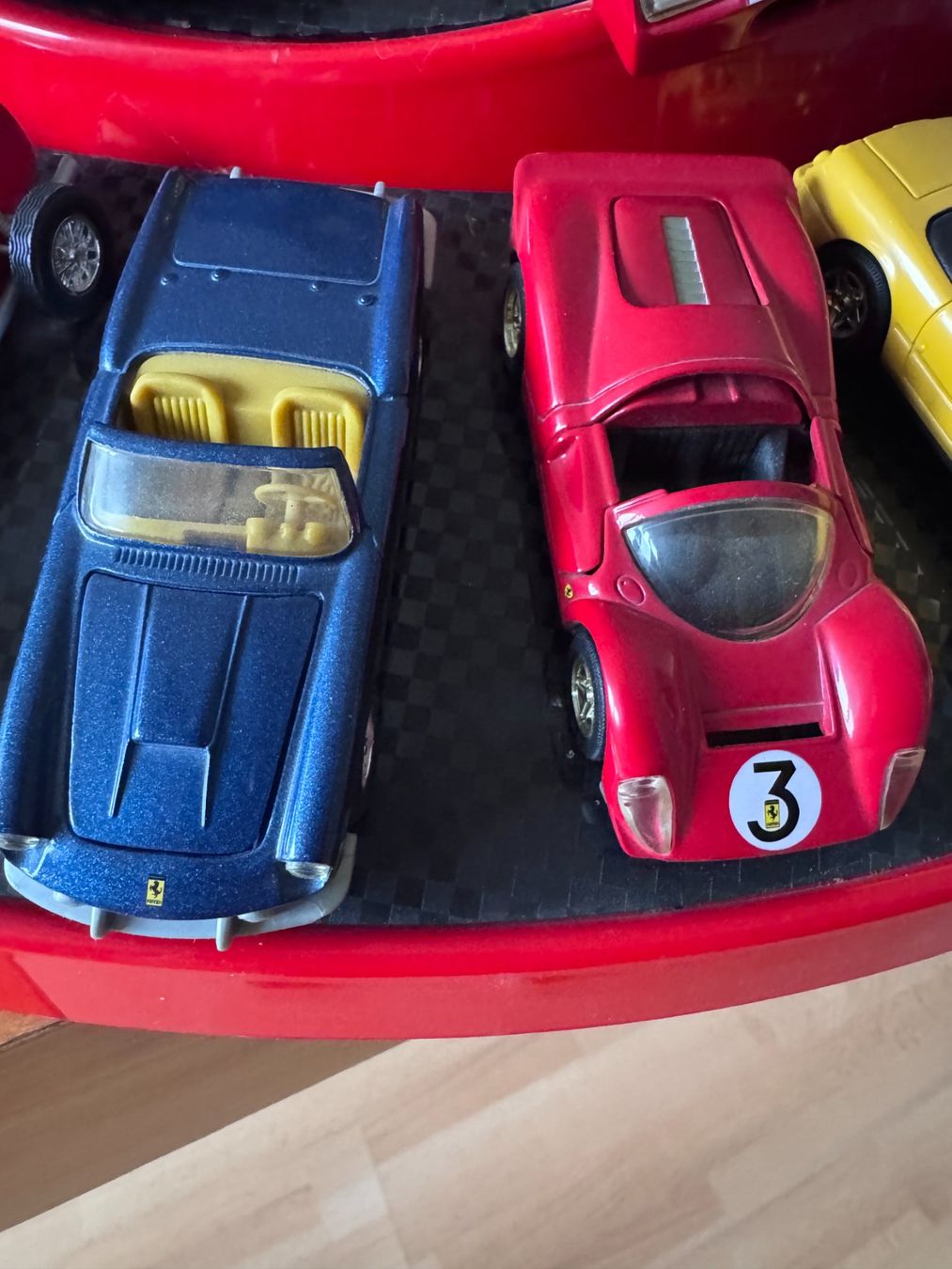 Ferrari Modellini d'auto: Shell "Collezione Classico" Ferrari Komplett-Set mit Display – Usato da Oberkulm venduto da Vw53 4