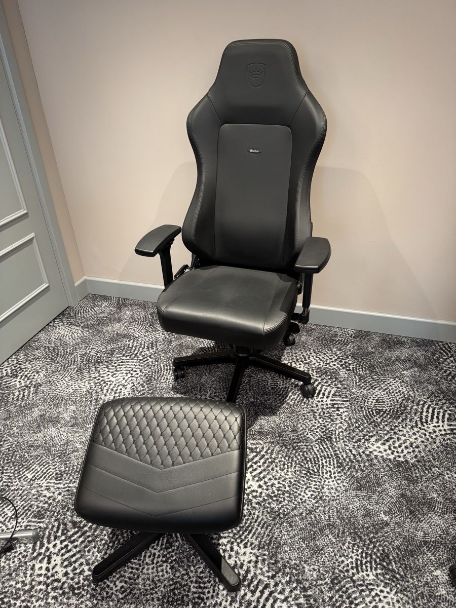 Noblechairs Stühle: noblechairs HERO - Black Edition – Gebraucht aus Zürich von Kul_C 2