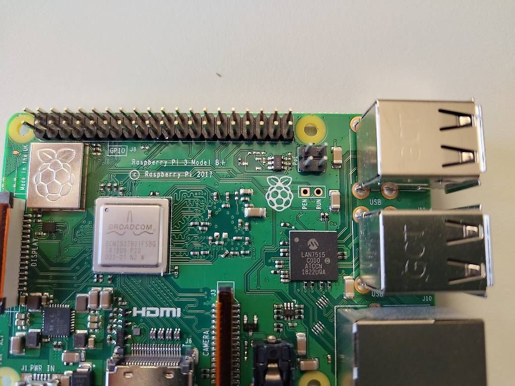 PCs: Raspberry Pi 3 Model B+ mit SanDisk Extreme Pro 32GB microSD – D'occasion à Rebstein par fabio.litscher 1