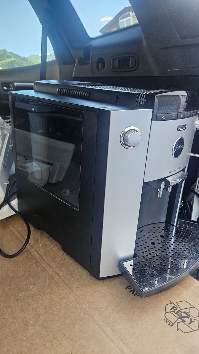 Jura Macchine per caffè & Macchine per espresso: Jura Impressa F505 Coffee Machine  – Difettoso da Sachseln venduto da laz_65cg 2