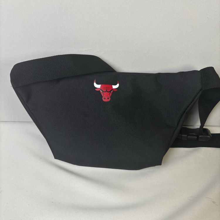 Herschel Borse: Chicago Bulls NBA Herschel Sac banane très bonne état – Usato da Genève venduto da MonPucier 1