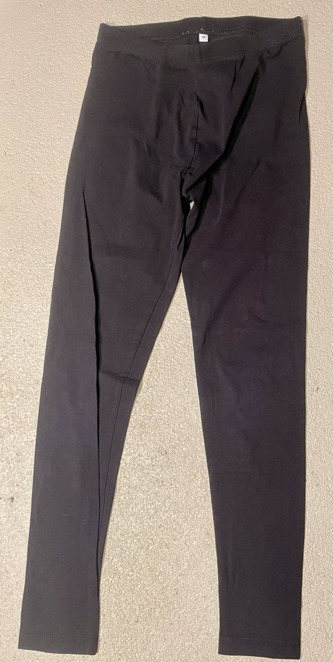 Lotti & Set di vestiti: schwarzes Hosenpaket Gr. 146 – Usato da Neuendorf venduto da Knopfi 2