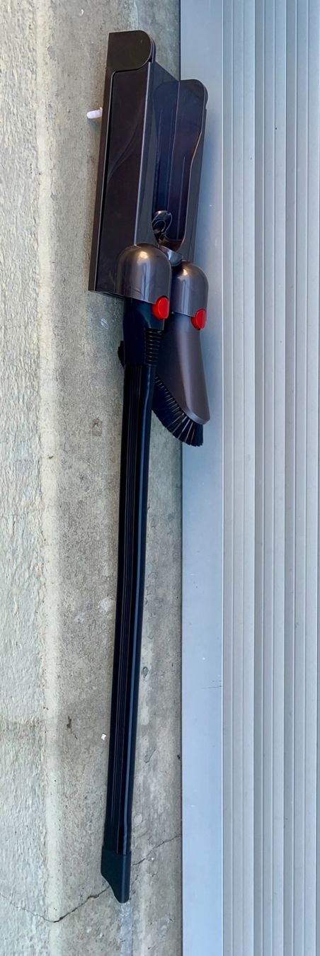 Dyson Sonstiges für Haushalt & Wohnen: Lot 3 pièces DYSON support mural, brosse et long embout – Neu (gemäss Beschreibung) aus Martigny von only__you