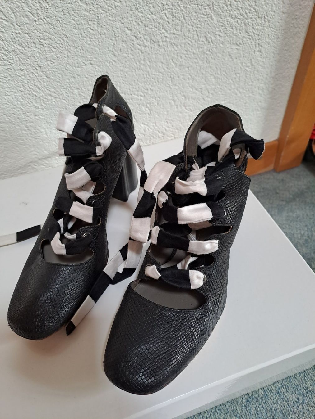 Scarpe da donna: Damenschuh, IXOS, Gr. 38,5, NP 429.-- – Usato da Frauenfeld venduto da Andadaa 1
