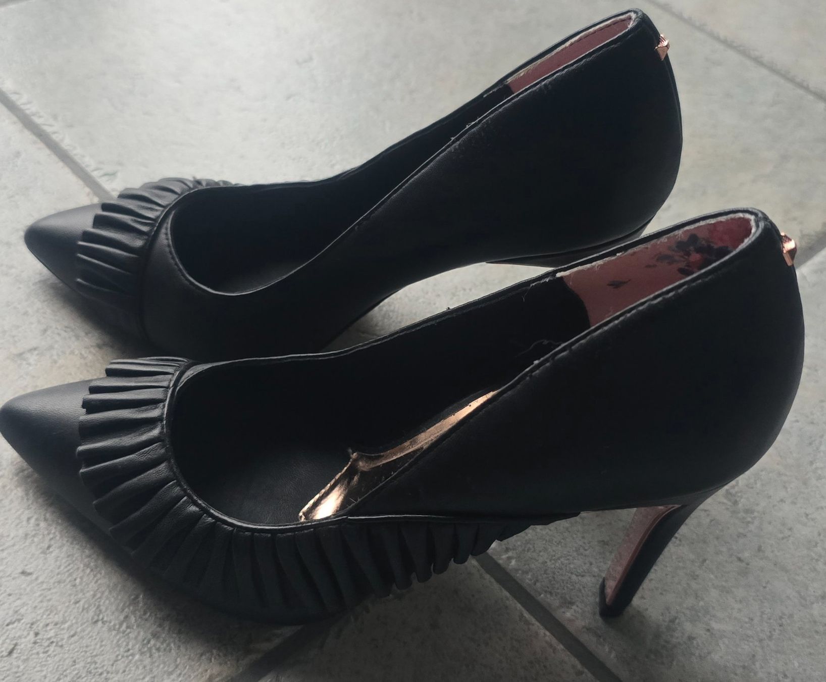 Ted Baker Scarpe da donna: Ted Baker Pumps Schwarz Gr. 39 – Nuovo (secondo la descrizione) da Richterswil venduto da Ivypearl