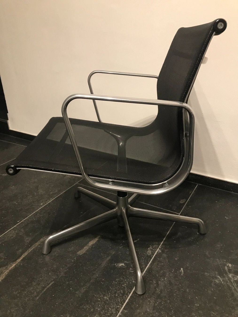 Vitra Sedie: Eames Aluminium-Bürostuhl – Usato da Maienfeld venduto da mar_8nl2 4
