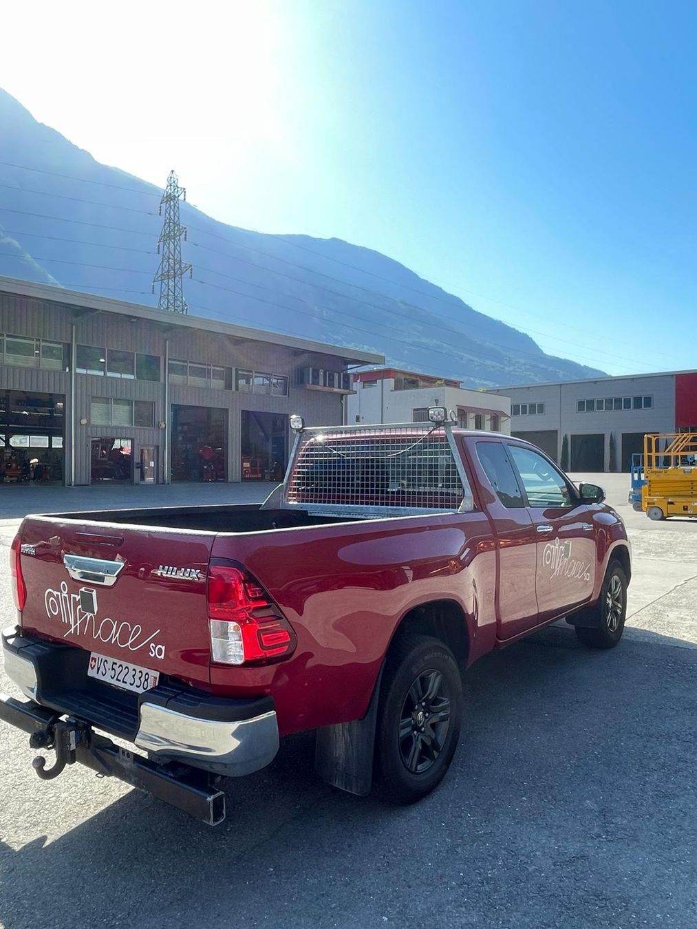 Toyota Autos: TOYOTA Hilux 2.8D-4D 4x4 – Gebraucht aus Evionnaz von Airnace 2