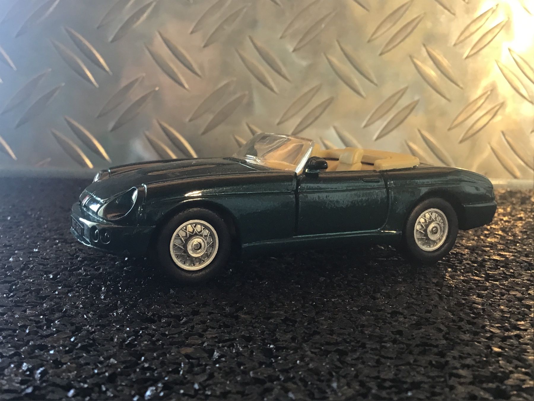 Maisto Modellini d'auto: MAISTO SUPERCAR COLLECTION MG RV8 – Usato da Männedorf venduto da Spezial-Modelle 1