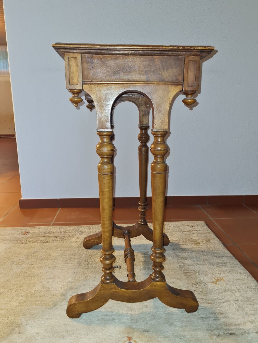Comodini: Tischli mit Schublade antik – Usato da Kleinandelfingen venduto da reg_yg6p 1
