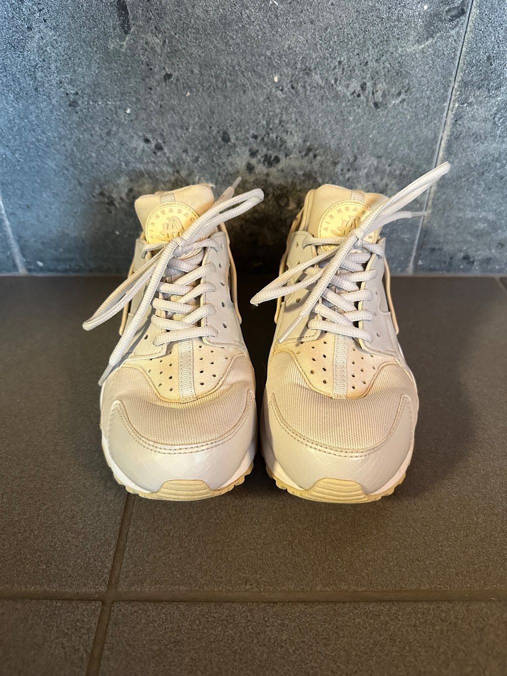 Nike Scarpe da donna: Nike Air Huarache Run Light Bone Gr. 38.5 – Usato da Riedt b. Erlen venduto da sina.aline 1
