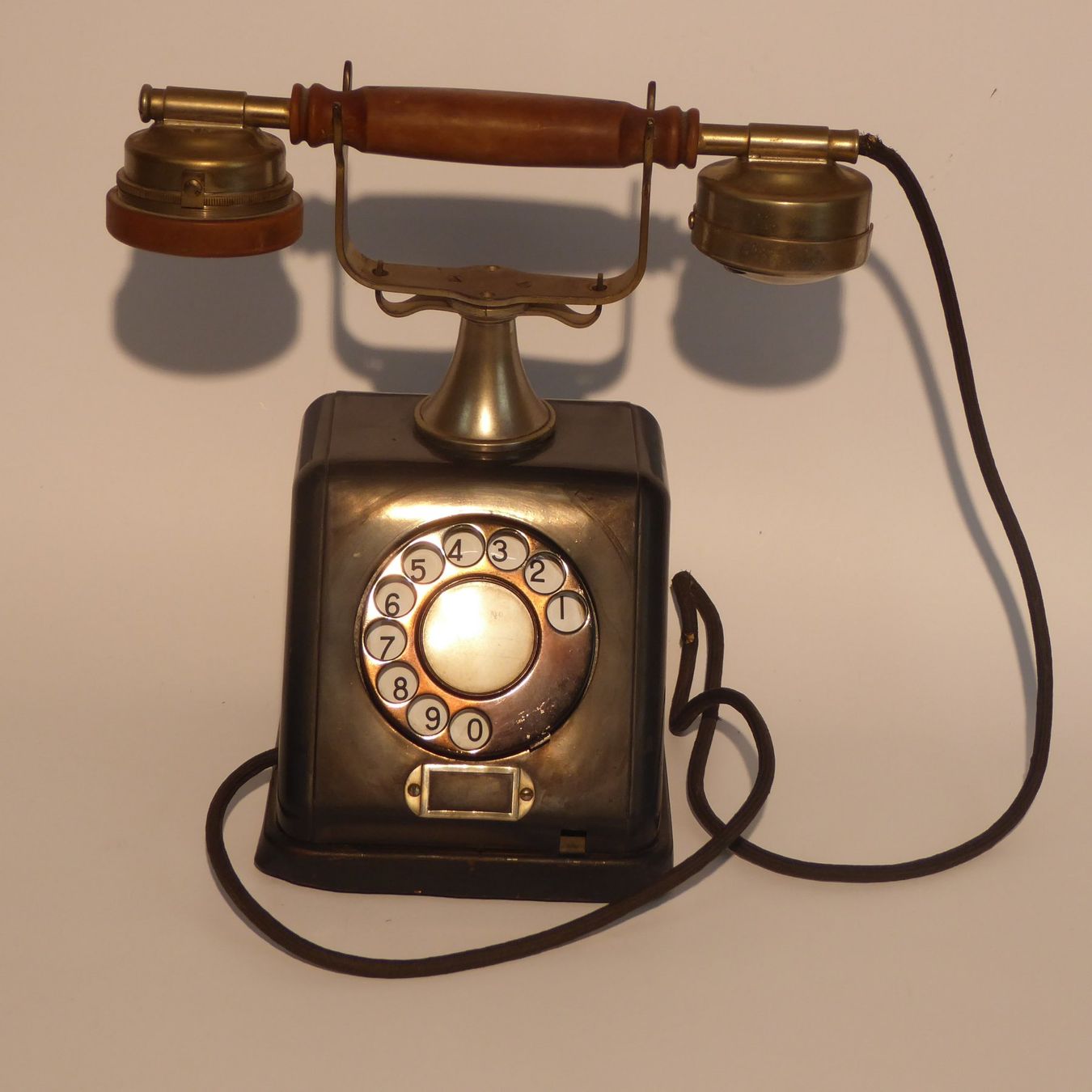 Téléphones: Telefon alt mit Drehscheibe – D'occasion à Bern par blaukreuz-brocki_BE 1