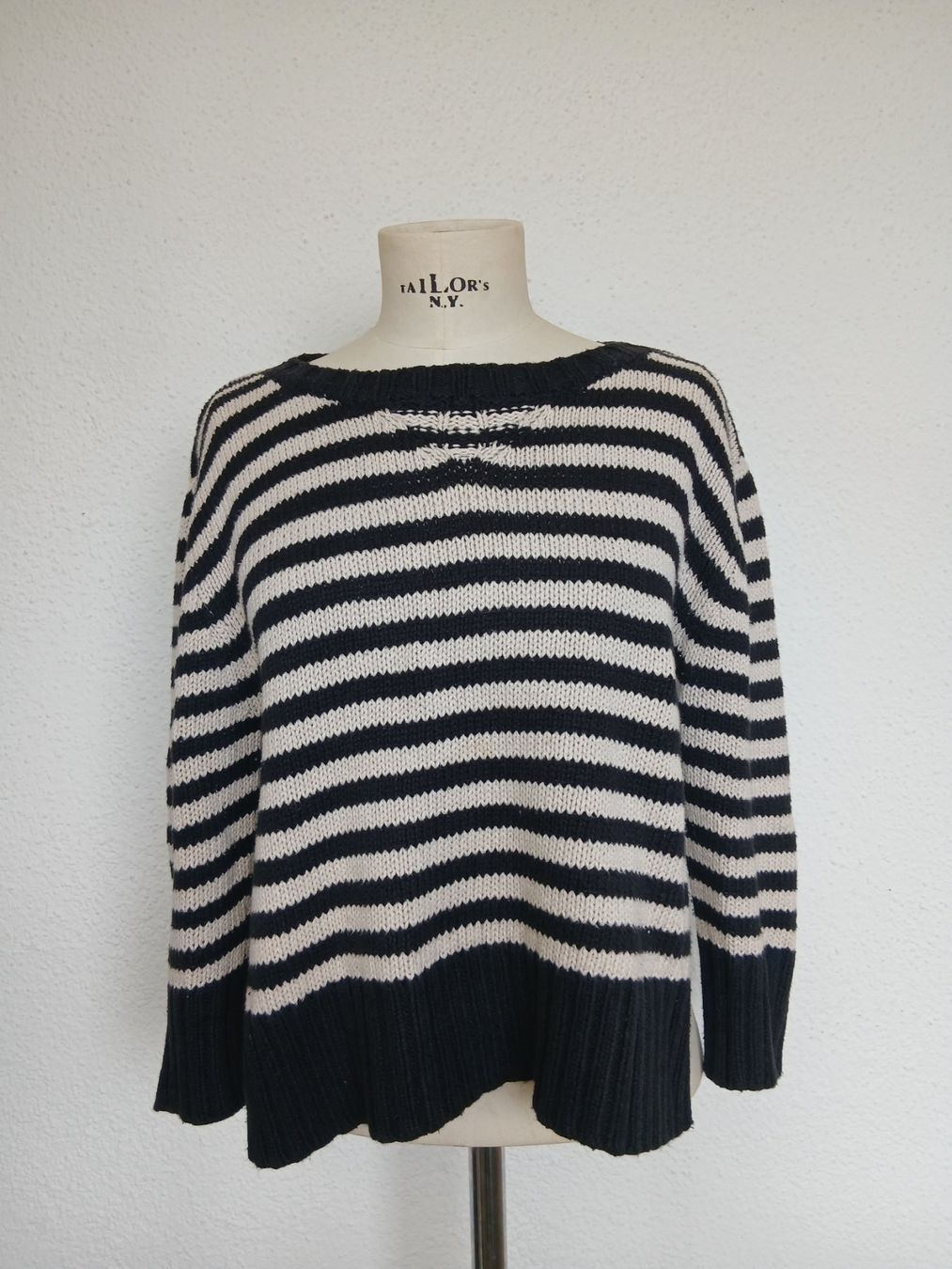 Hessnatur Pullover & Sweatshirts: Hess Natur Pullover, Oversize , BW  Seitenschlitze Gr.36 – Gebraucht aus Beckenried von SylvkensWorld 2