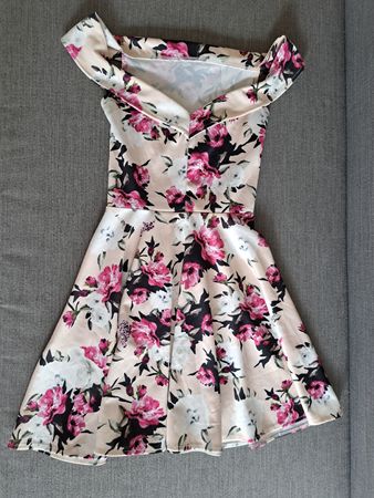 Kleid Blumenmuster Grösse S neuwertig