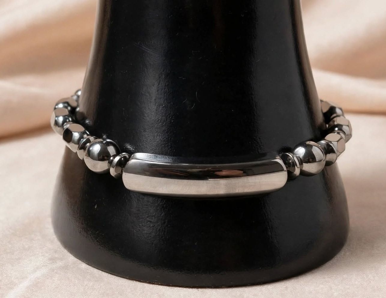 Bracciali & Braccialetti: Bracciale uomo in ematite nera con elemento centrale – Nuovo (secondo la descrizione) da Giubiasco venduto da Stefaniav 3