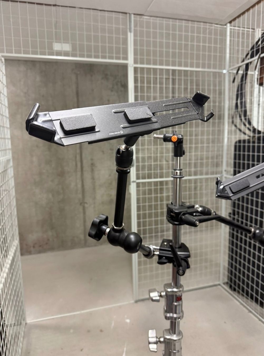 Altro in Decorazioni & Accessori: NEU Tether Tools Profi Stativ - Studio Zubehör ! – Nuovo (secondo la descrizione) da Bülach venduto da lid_gx9n 1