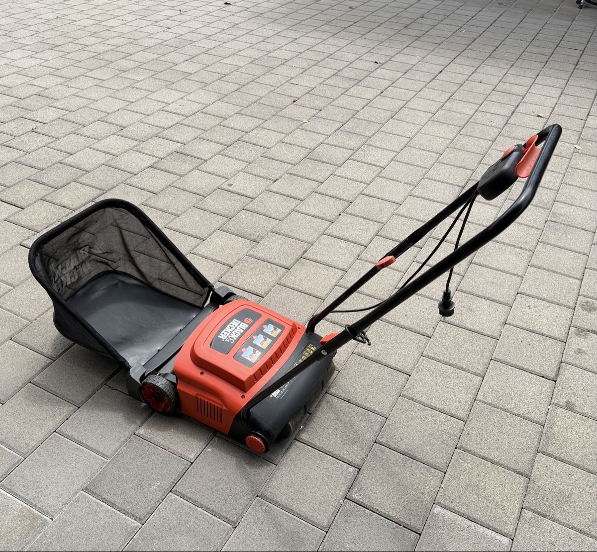 Attrezzi per la lavorazione del suolo: Black & Decker Vertikutierer – Usato da Flurlingen venduto da NatDrake