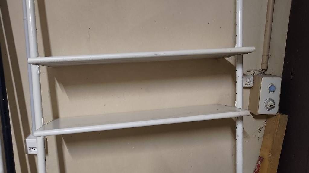 Regale: Büchergestell – Gebraucht aus Basel von langga9
