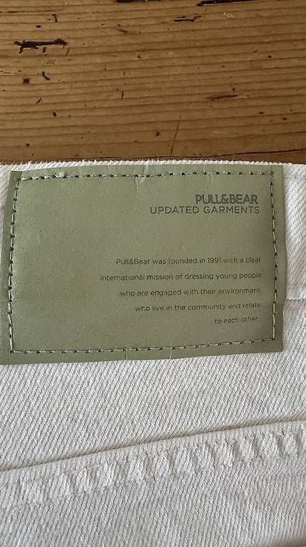 Pantaloni: Pull&Bear Shorts distressed weiss – Nuovo (secondo la descrizione) da Zollikon venduto da rose59 3