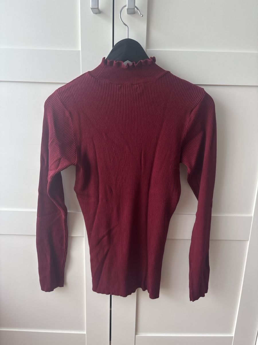 Pulls & Sweat-shirts: Rollkragenpullover Rippenmuster Weinrot Grösse L – D'occasion à Nänikon par Caro8989 1