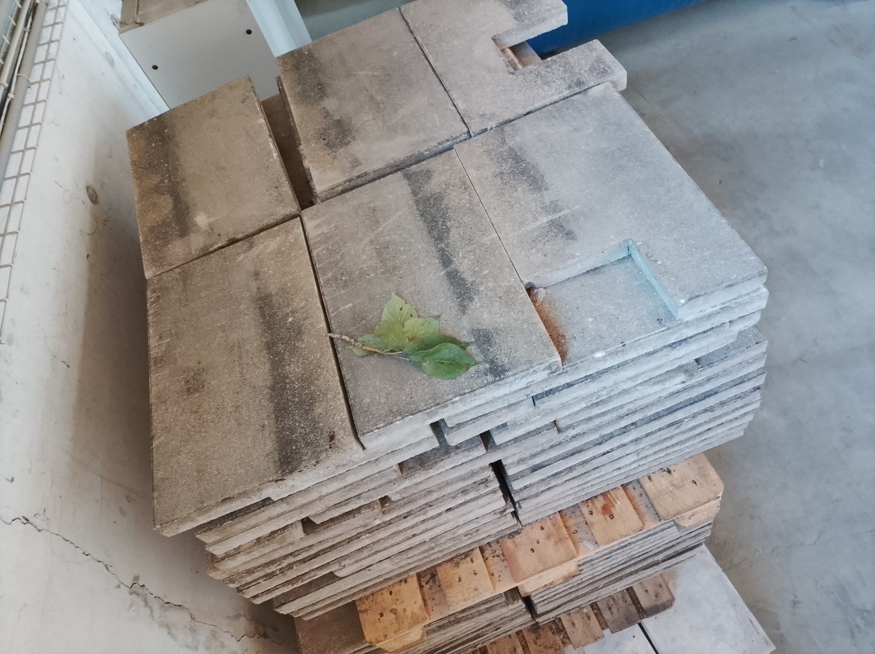 Rivestimenti per pavimenti: Betonfliesen – Usato da Spreitenbach venduto da dak_f6nx 1