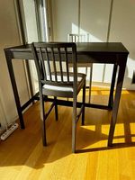 Table haute IKEA avec 6 chaises de bar