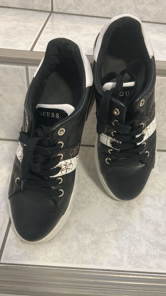 Guess Scarpe da donna: Guess Sneakers, Black & White, Size 40.  – Usato da Renens VD venduto da nan_8v9l 2