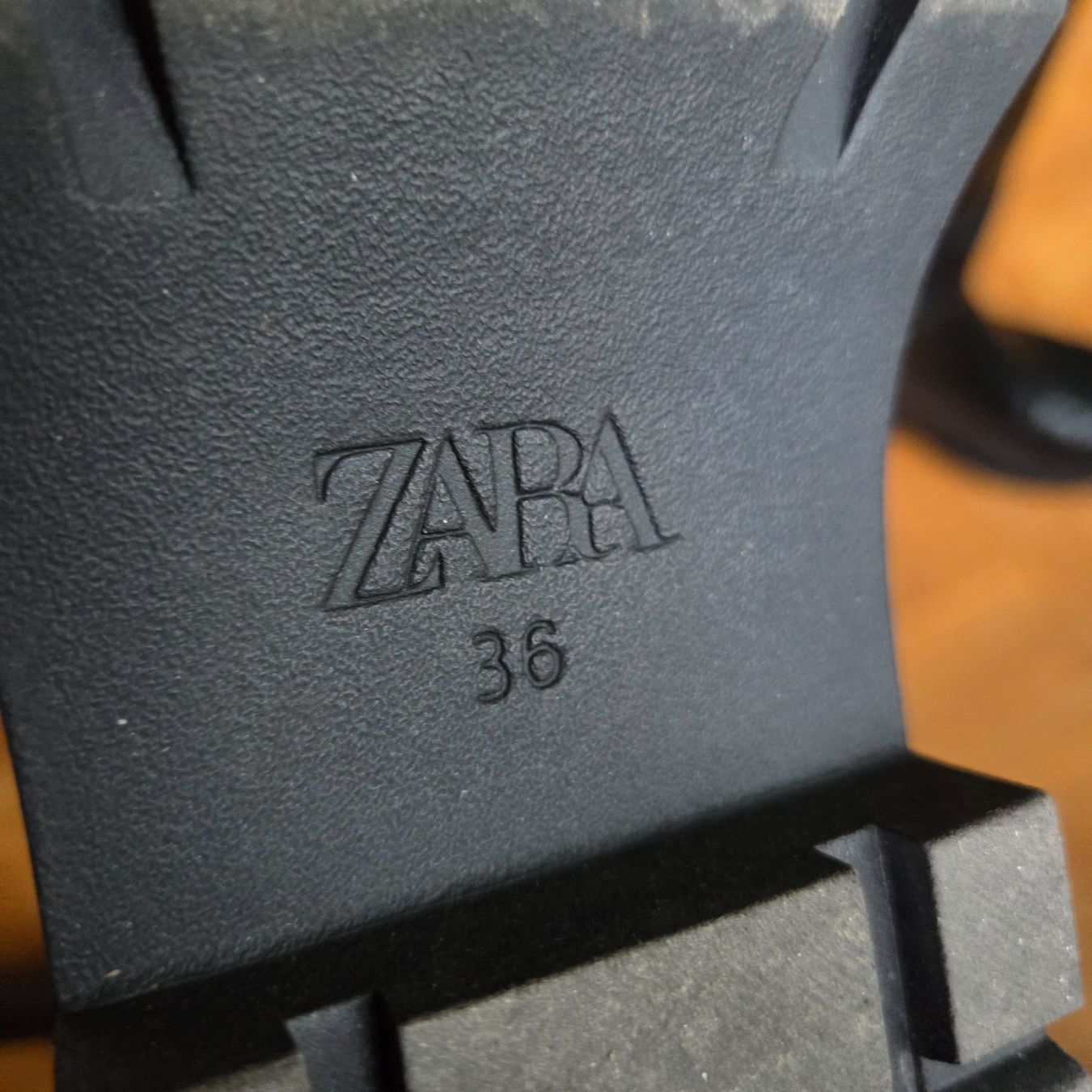 Zara Scarpe da donna: Bottes droites plates Zara 36 – Usato da Onex venduto da AF. 2