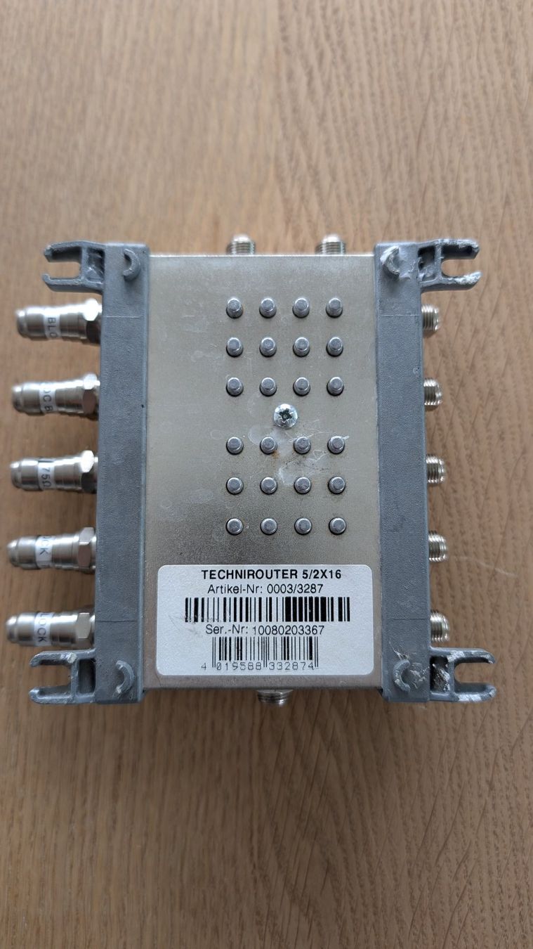 Modems & Router: TechniSat TechniRouter 5/2x16 – Gebraucht aus Zürich von nicolasmai 1
