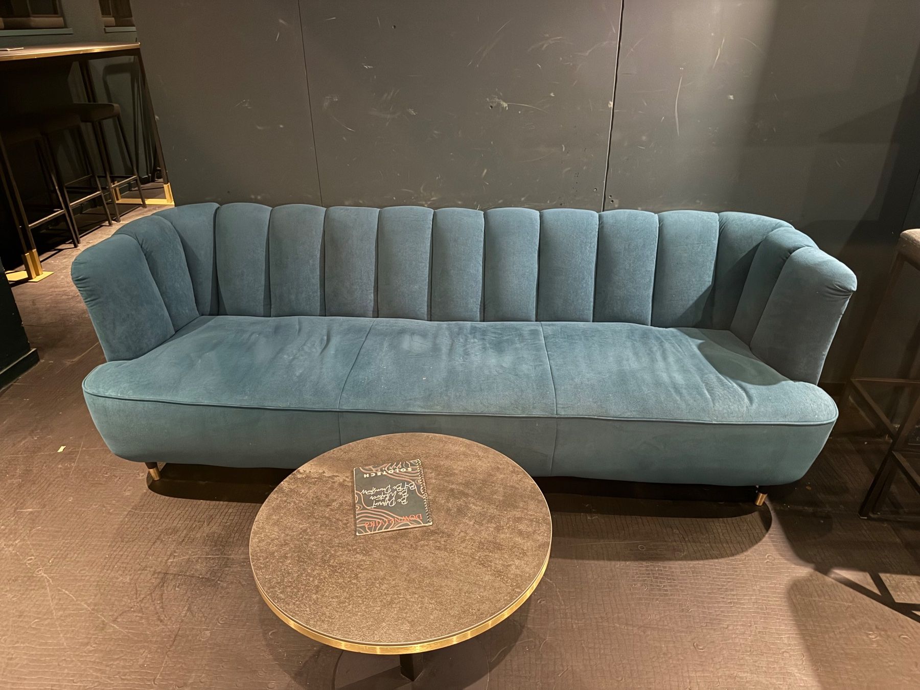 Divani: Sofa blau 222 cm lang – Usato da Härkingen venduto da AS90