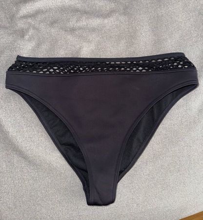 Schwarze ungetrageneBikini Hose mit Netzelement Grösse 44/XL
