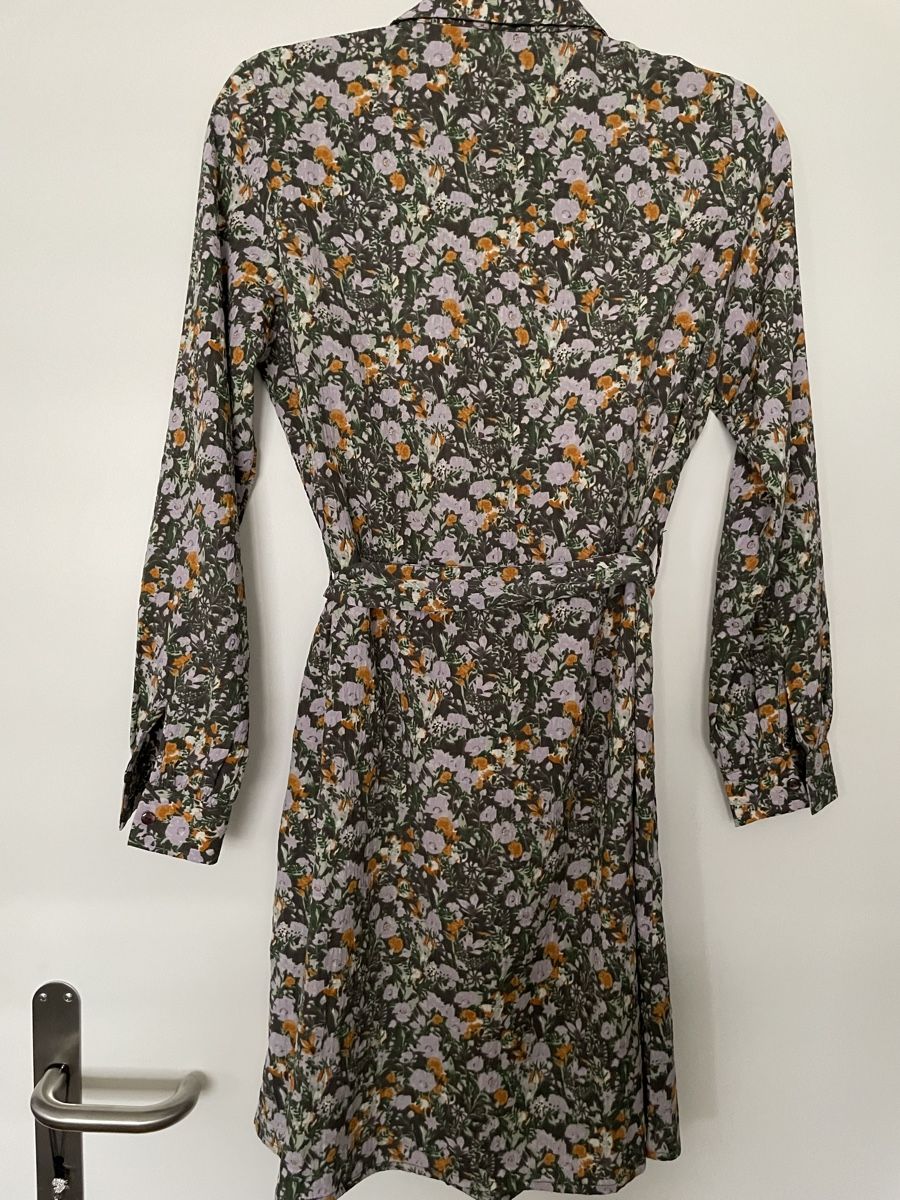 Pieces Vestiti: Pieces Blusenkleid mit Blumenmuster – Nuovo (secondo la descrizione) da Zürich venduto da SeldaY 6