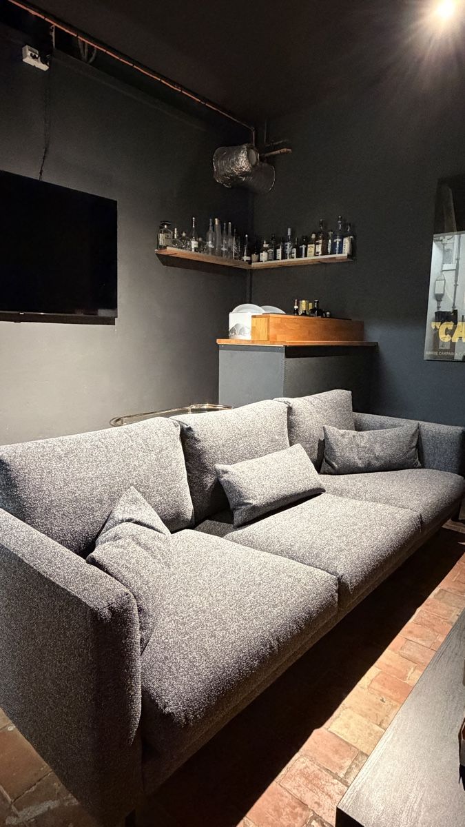 Sofas: 3er Sitzer Sofa  – Neu (gemäss Beschreibung) aus Basel von ari_y9pj